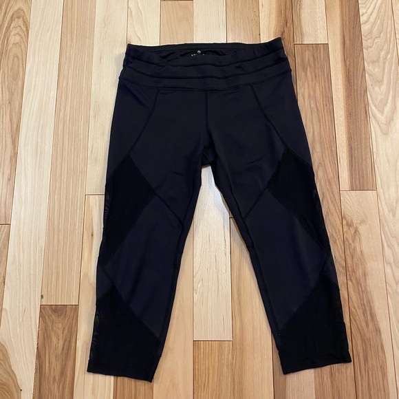 ATHLETA Black Mesh Solar Leggings Sz M - Picture 7 of 10